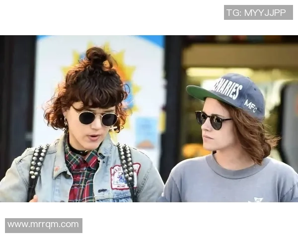 女足球明星与男友的甜蜜生活揭秘他们的爱情故事与共同追梦之路 女足球明星与男友的甜蜜生活揭秘他们的爱情故事与共同追梦之路